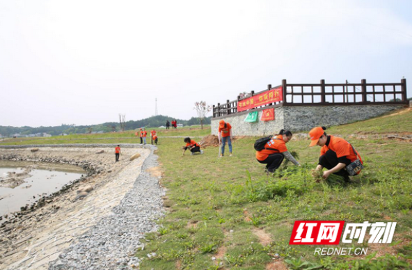 南岳衡山在線,南岳衡山旅游產(chǎn)品,南岳佛教用品銷售,特色工藝品,中華萬壽鼎,印章,宗教文化產(chǎn)品,定制禮品,青銅制品,純銀制品,南岳特色書畫